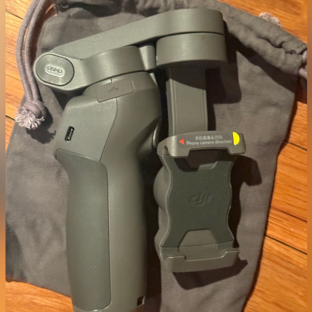 DJI Osmo Mobile 3 Combo Gray Handheld Smartphone Gimbal - Picture 3 of 4